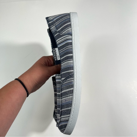 Liz Cole Blue Striped Chambray Slip On Low Top Casual Shoes 9M Nautical - Picture 2 of 4